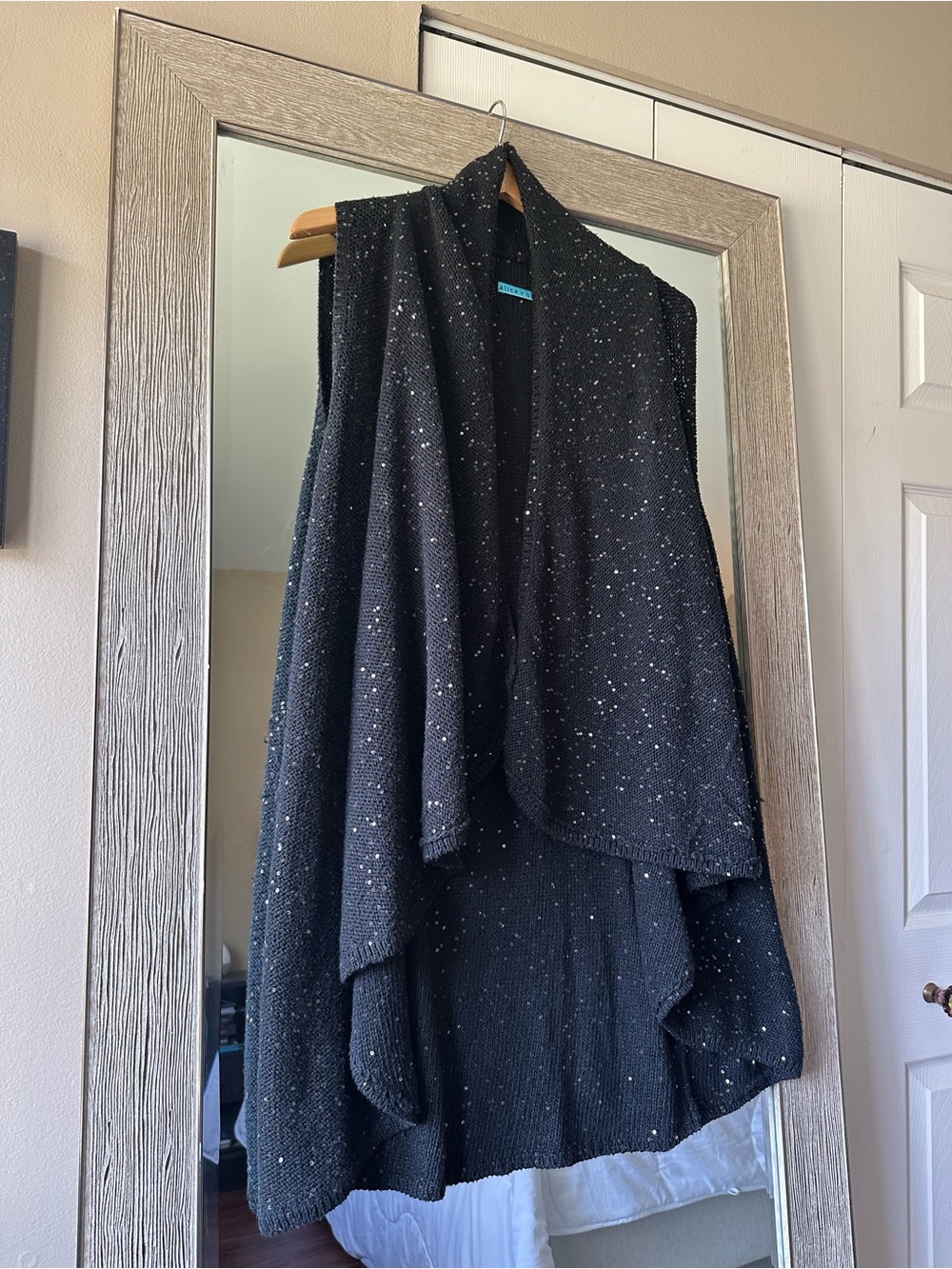 Alice + Olivia Black Sleeveless Sweater Vest Waterfall Front Sequins Size Medium